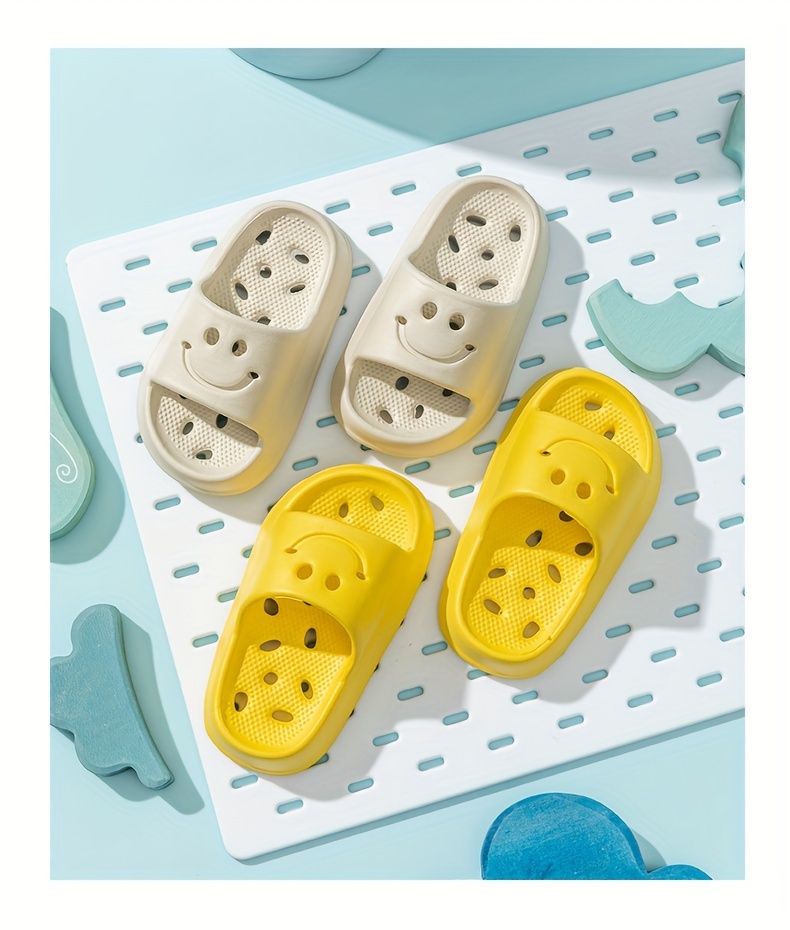 New joyful Face Hollow Youngsters's Slippers, Fashionable and Cute EVA Beach Shoes with Open Toes, Breathable and Handsome Sandals for Indoor Bathroom, Non-slip Quick-drying Outdoor Garden Lightweight Soft Comfortable Travel Shoes All Seasons