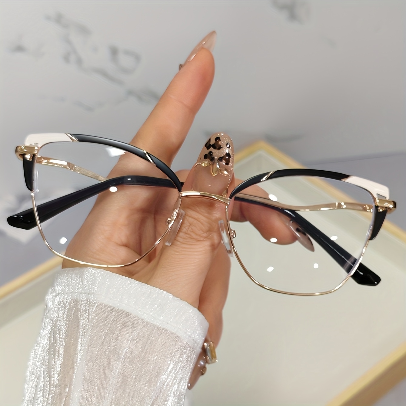 Image of 1 Pair Of Small Cat-eye Metal Frame + Spring Hinge High-end Women' Glasses, Contrasting Color, Wear, Transparent Glasses