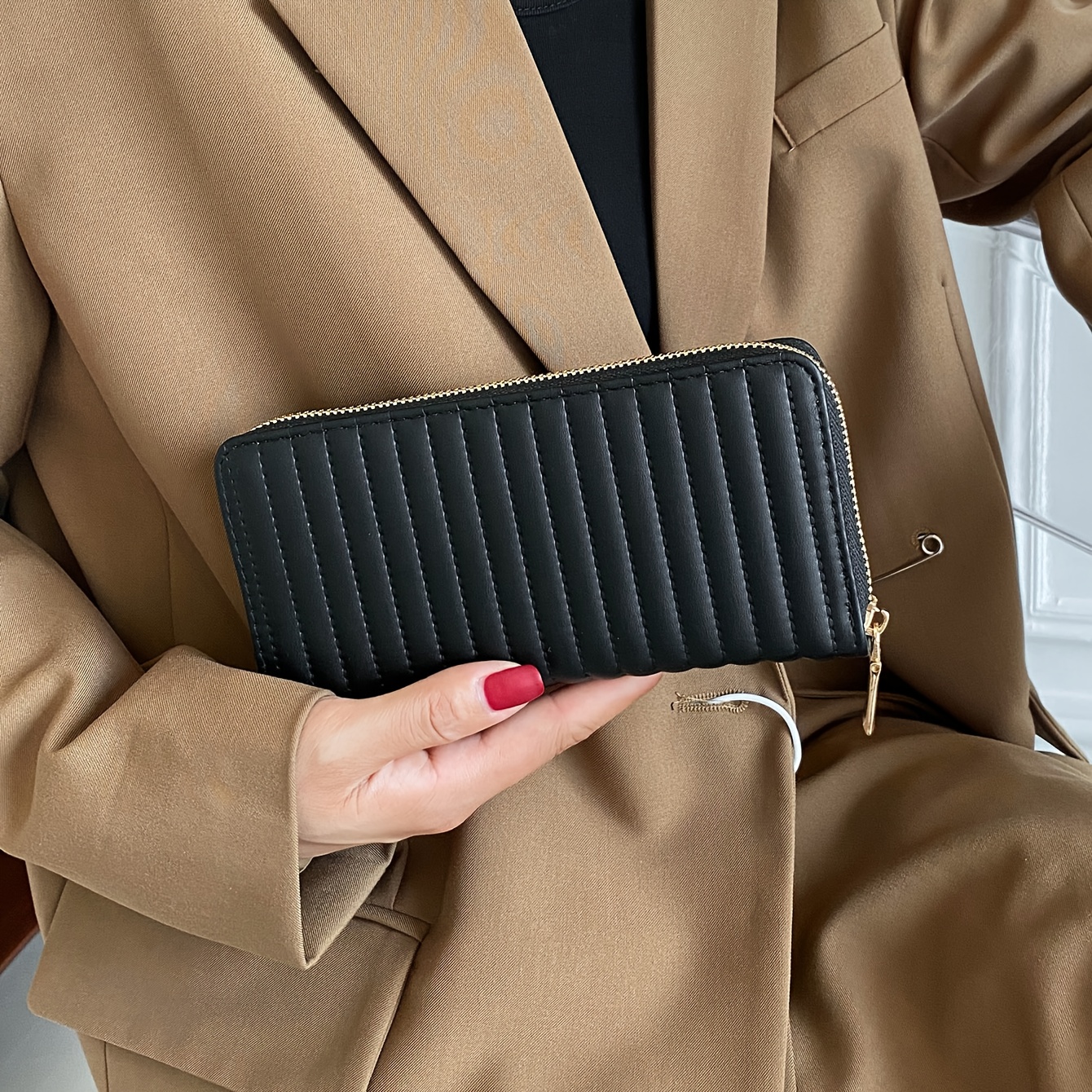 Fashionable Long Wallet With Embossed Pattern, Large Capacity, Zipper Closure, Multiple Card Slots And A Coin Purse