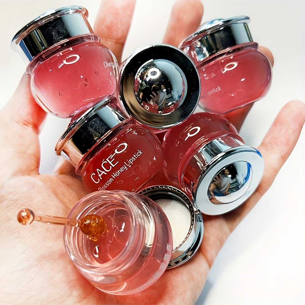 The 6-piece gloss lip mask can moisturize the lips, keep them moist for a long time, prevent dry lipstick in autumn and winter, and make necessary outdoor cosmetics, cheap mother's day gifts