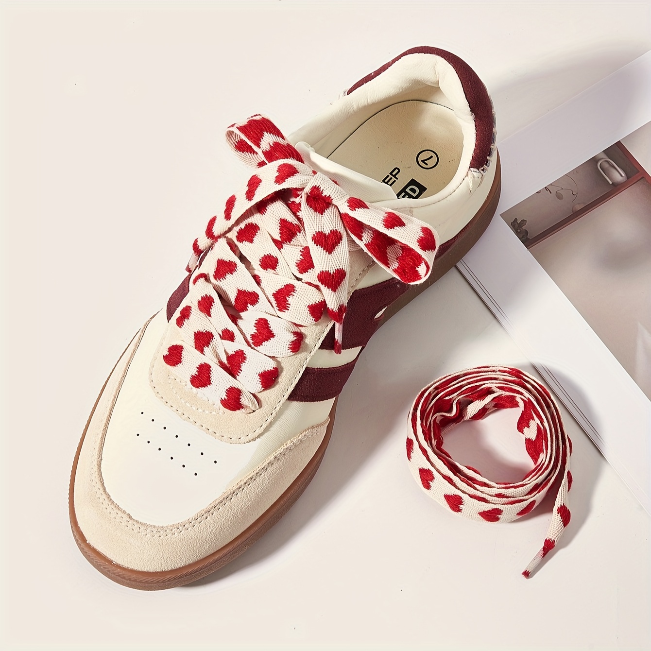 

1 Pair Of 120cm Chic Red Heart Pattern Flat Shoelaces - Stylish Acid Fiber Laces For Casual & Sneakers, Valentine's Day Gift