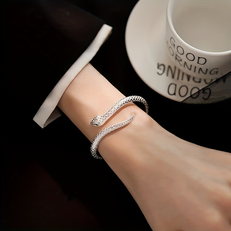 

Elegant 925 Sterling Silver Snake Bracelet: A Versatile And Accessory For Everyday Wear And Gift-giving