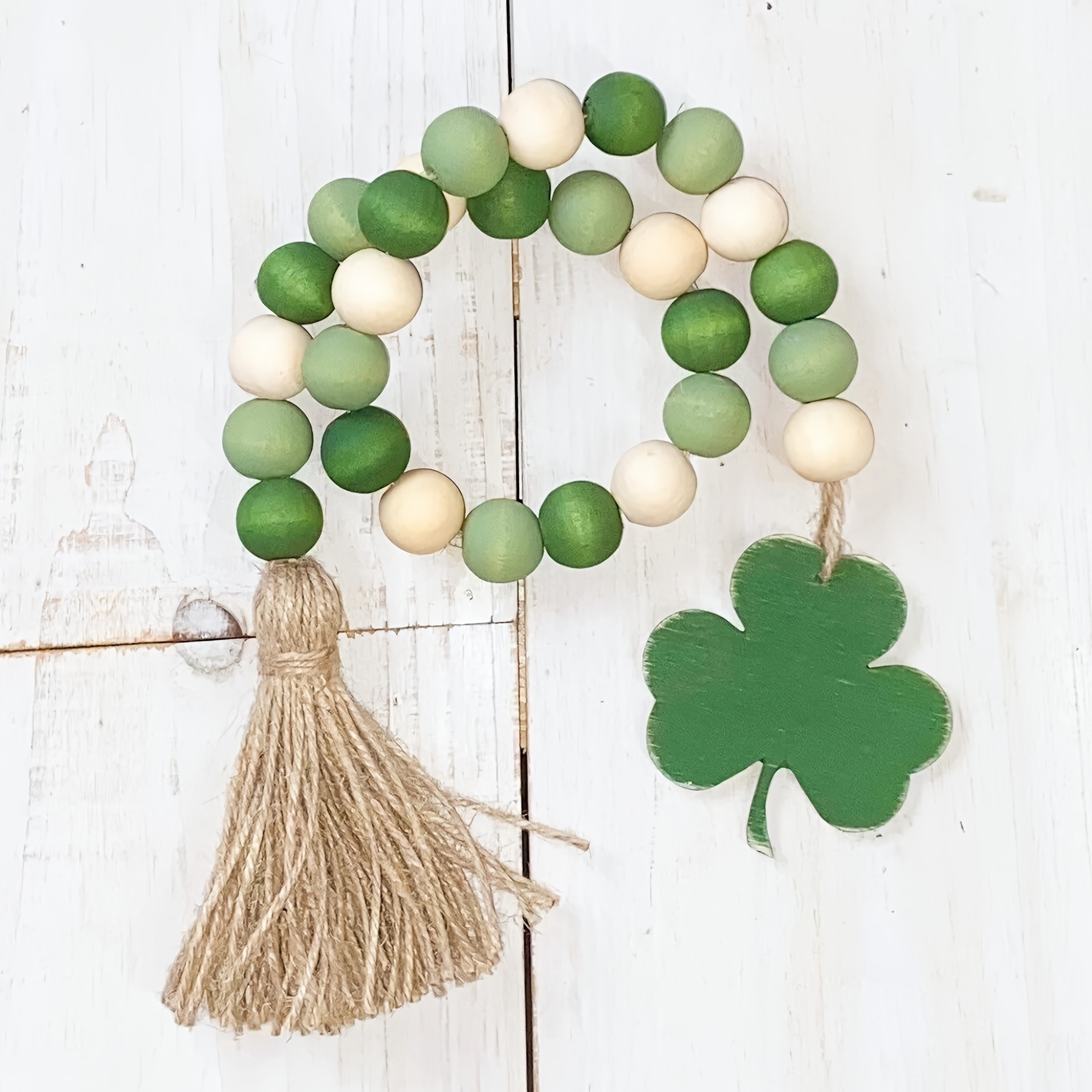 

's Day Wooden Bead Garland With Clover Charm, Handcrafted Wood Decor, No Electricity Required, Featherless, For Seasonal Holiday Decoration