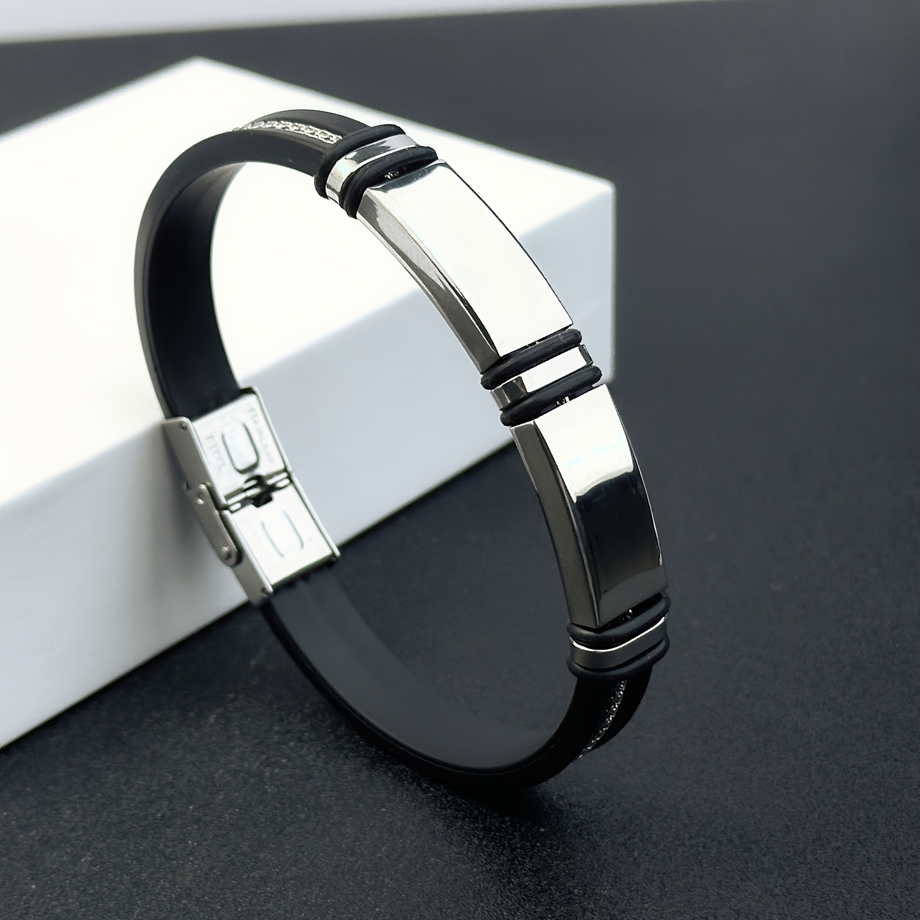 304 304 Stainless Steel Men's Wristband With Adjustable Silicone Strap And Dual Black Charms - Perfect Jewelry Gift For Any Outfit