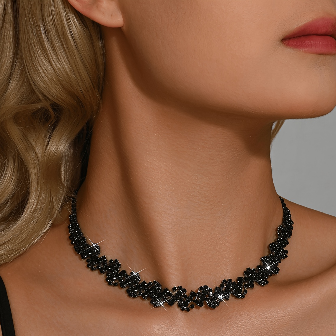Ladies' Gorgeous Wavy Necklace, High-End Texture
