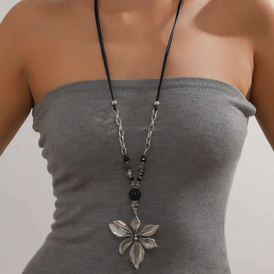Image of 1pc Women's Fashion Pendant Necklace Retro Easy Floral Pendant Beaded Necklace Sweater Chain Suitable For Women' Casual Wear Holiday Gift