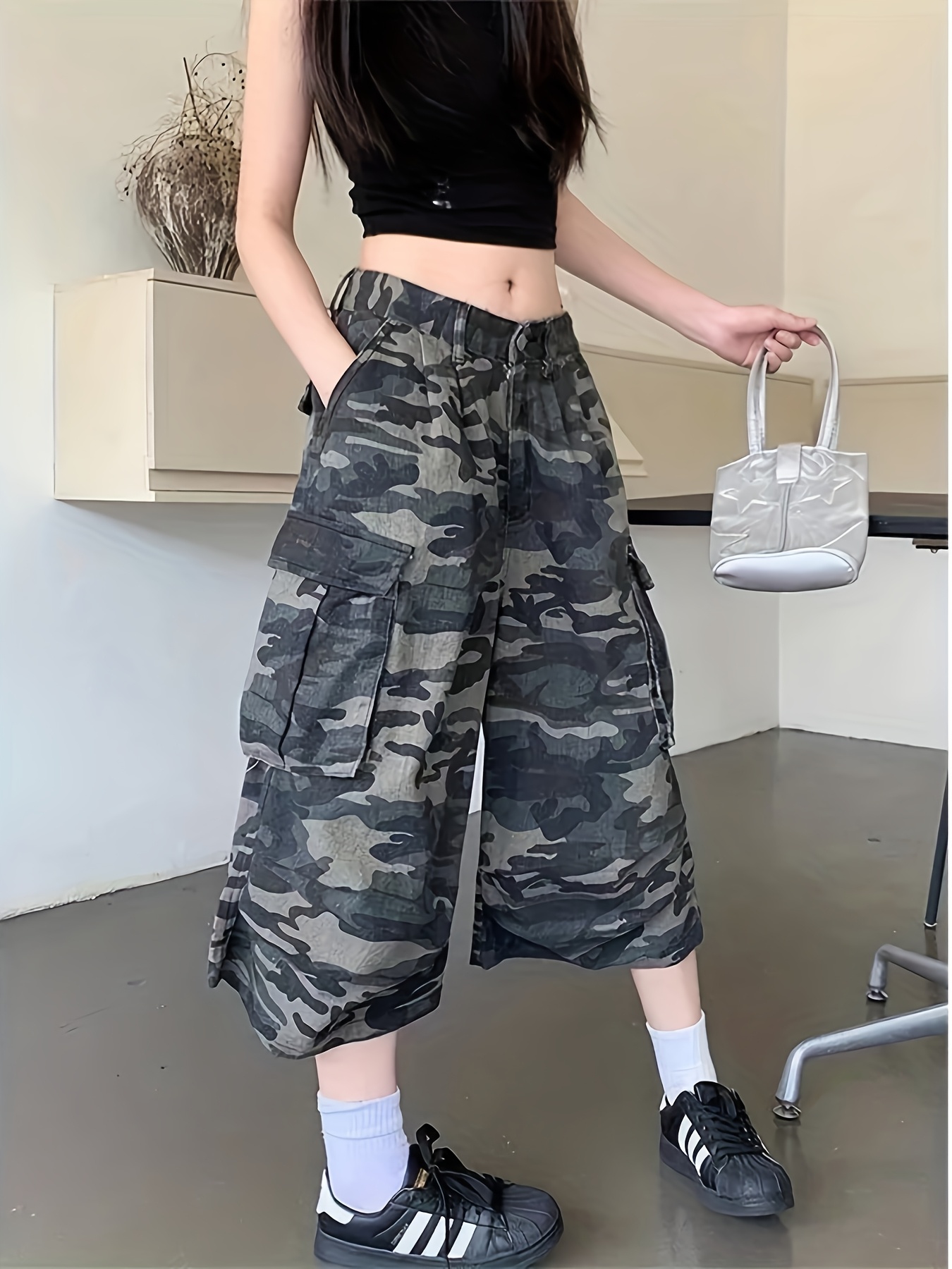 Women'S High-Waist Camo Cargo Capri Pants Style with Multiple Pockets,  Loose Fit Wide-Leg Design, Black Gray Camouflage Pattern,