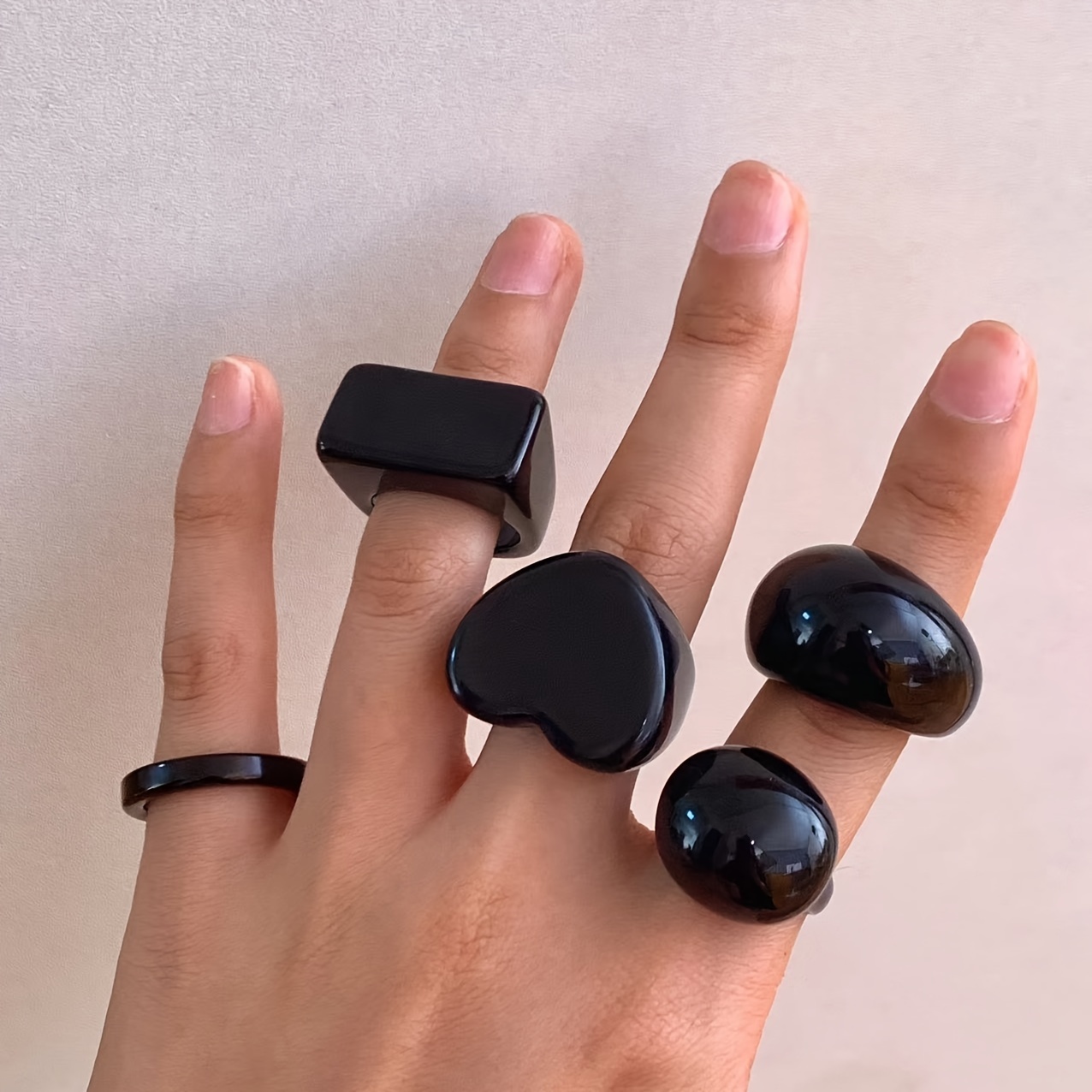 

Vintage Boho Style Resin Ring Set - Geometric And Heart Shapes, No Plating, Statement Fashion Accessories For Women, 5-piece Mix For Daily And Party Occasions