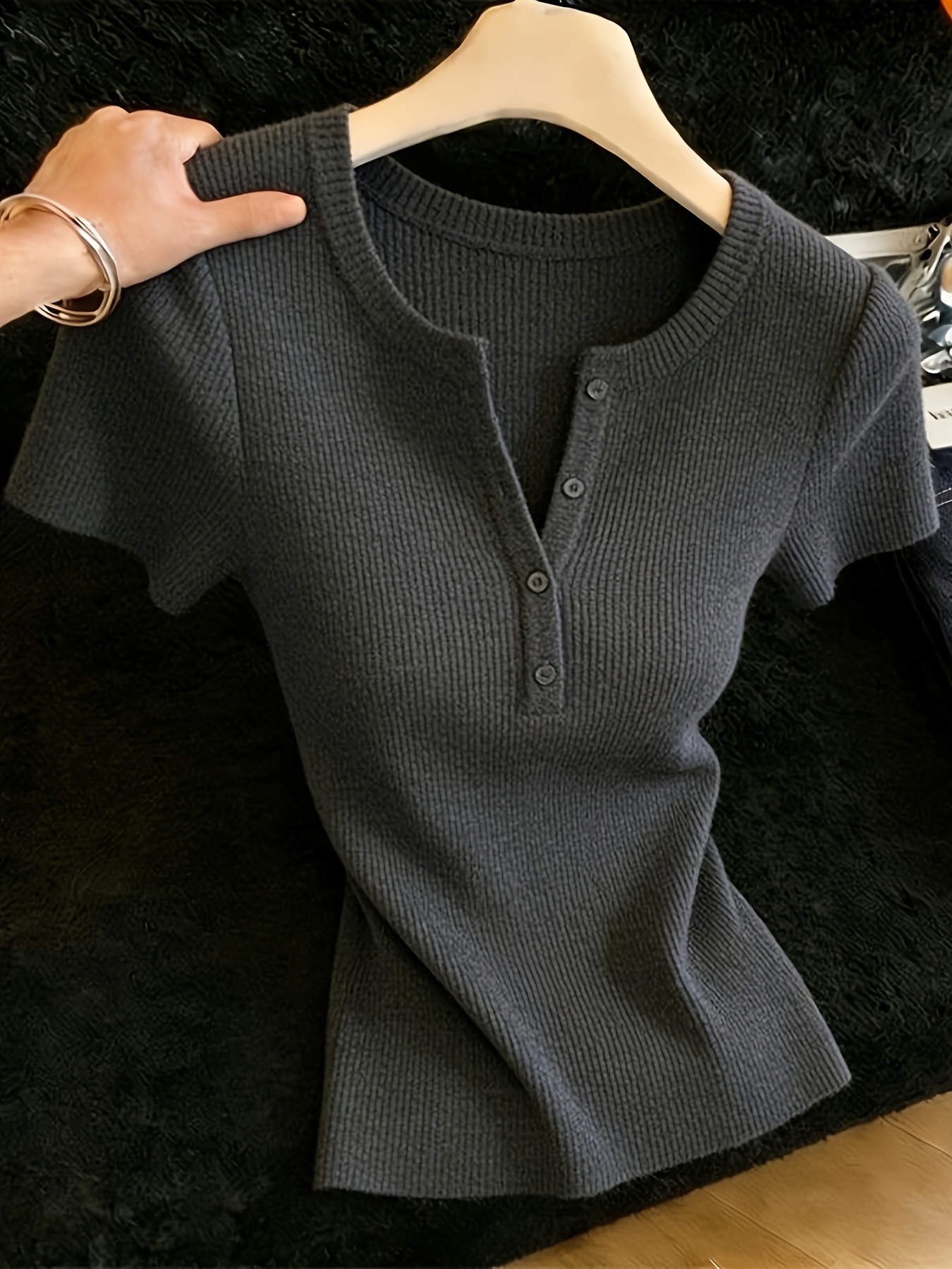 Women'S Summer Clothing, Short-Sleeved Knitwear, Round Neck Button Design, Slim-Fit Sweater, Spring And Summer Season
