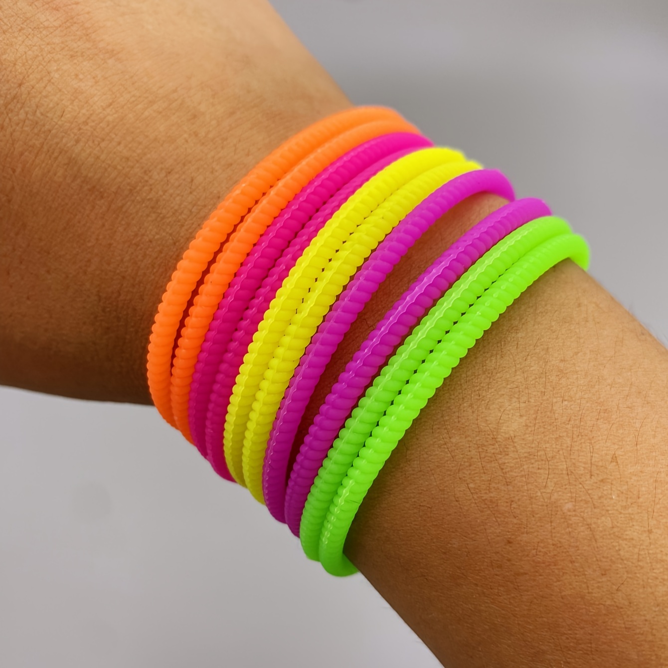 

10 bracelets en - torsadé, bracelets extensibles multicolores et les tenues décontractées, bandes élastiques d'été