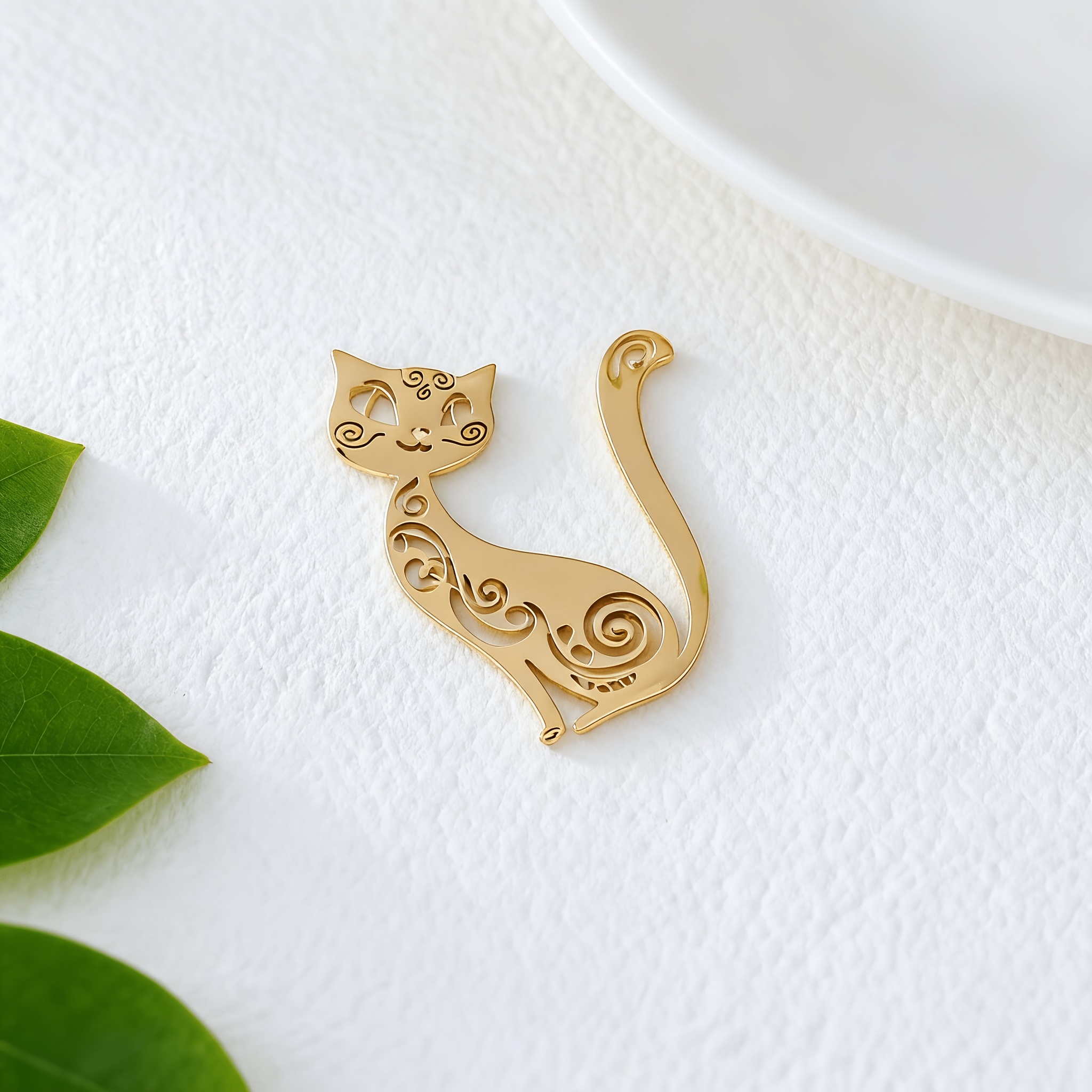 TEMU 1 pièce Broche Chat pour Femme - Bijou de avec Motif Tourbillonnant et Visage , Parfait pour un , les Rassemblements Scolaires ou Cadeau. et