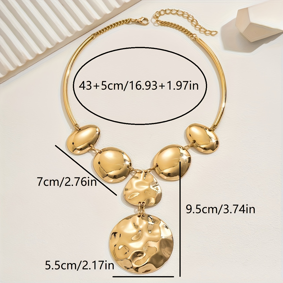 Geometric Circle Pendant Choker Necklace