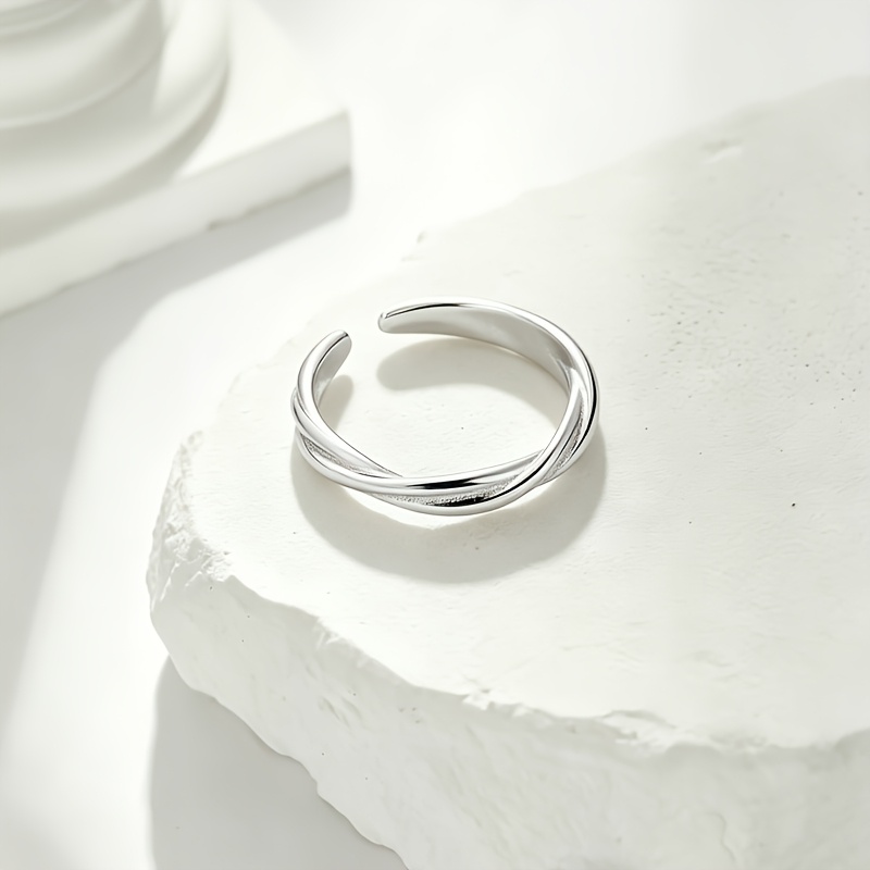 Minimalist and Elegant Interwoven Ring for Women, Niche Ins-style Cool Minimalist Plain Hoop Wrap-around Adjustable Finger Ring. Perfect for Holiday Weddings, Banquets, Parties. Back-to-school Season, Thanksgiving, Oktoberfest, Carnival