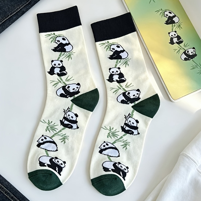 TEMU Ein Paar Damen Wadenhohe Socken mit cremeweißem Hintergrund einem Panda, der an Bambus knabbert. Diese niedlichen, lässigen vielseitigen Socken