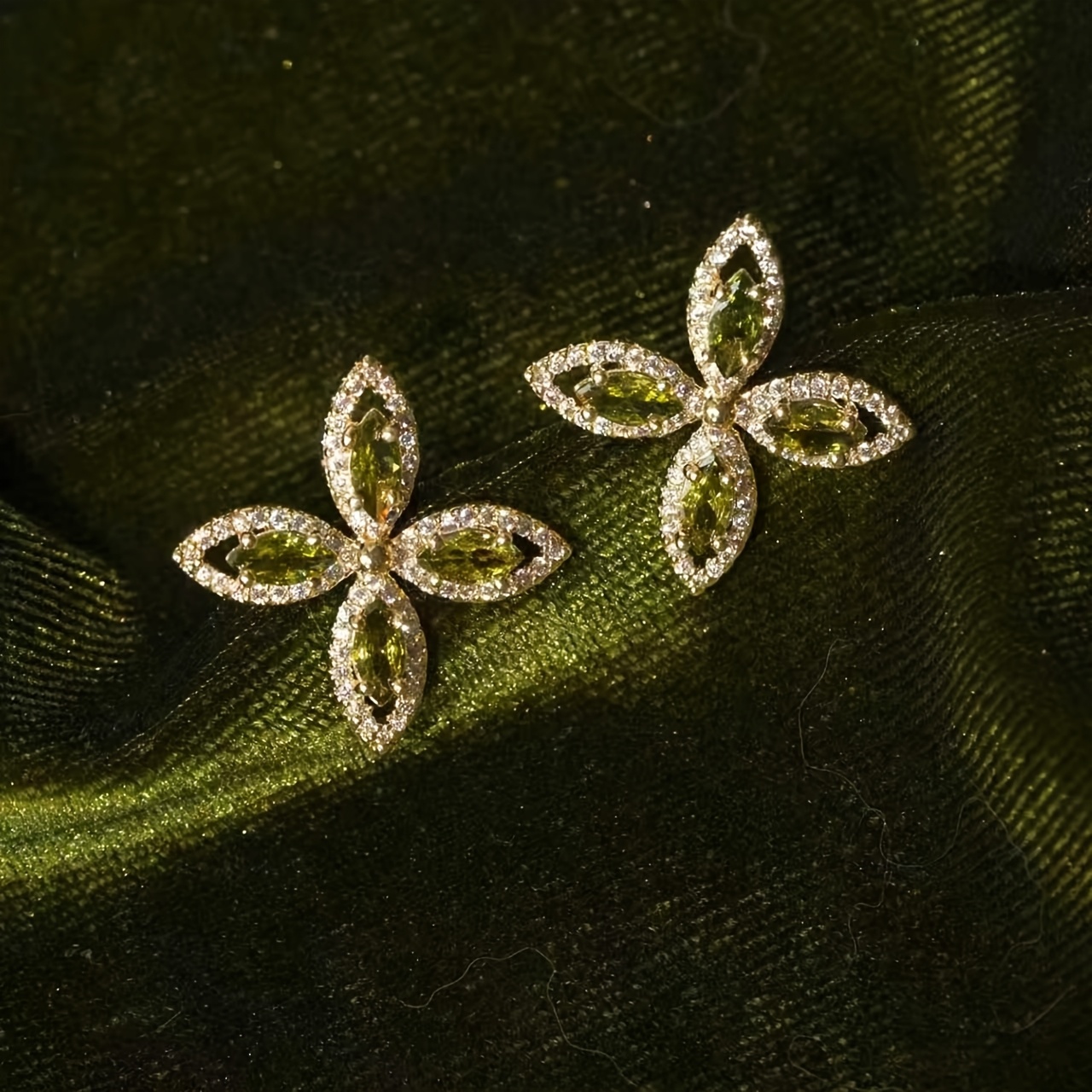 TEMU 1 Pair French Retro Olive Green Clover Stud Earrings, Light Luxury All-match Temperament Earrings, Very Suitable For Cute Or As Valentine's Day