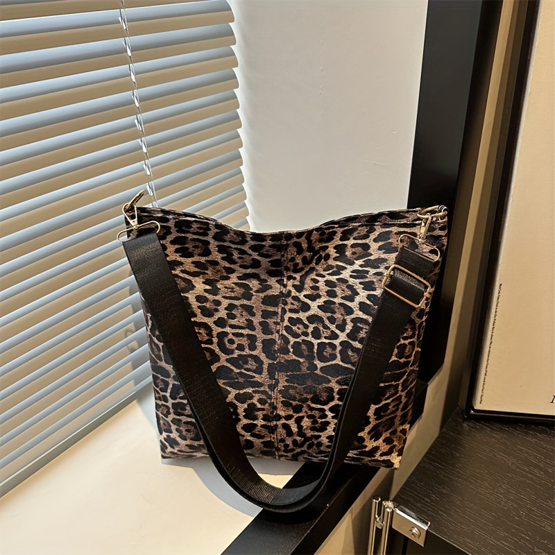 

Ladies' Vintage One-shoulder Leopard Print Tote Bag, A Stylish For 2024, College Students And For Commuting With A Large Capacity.