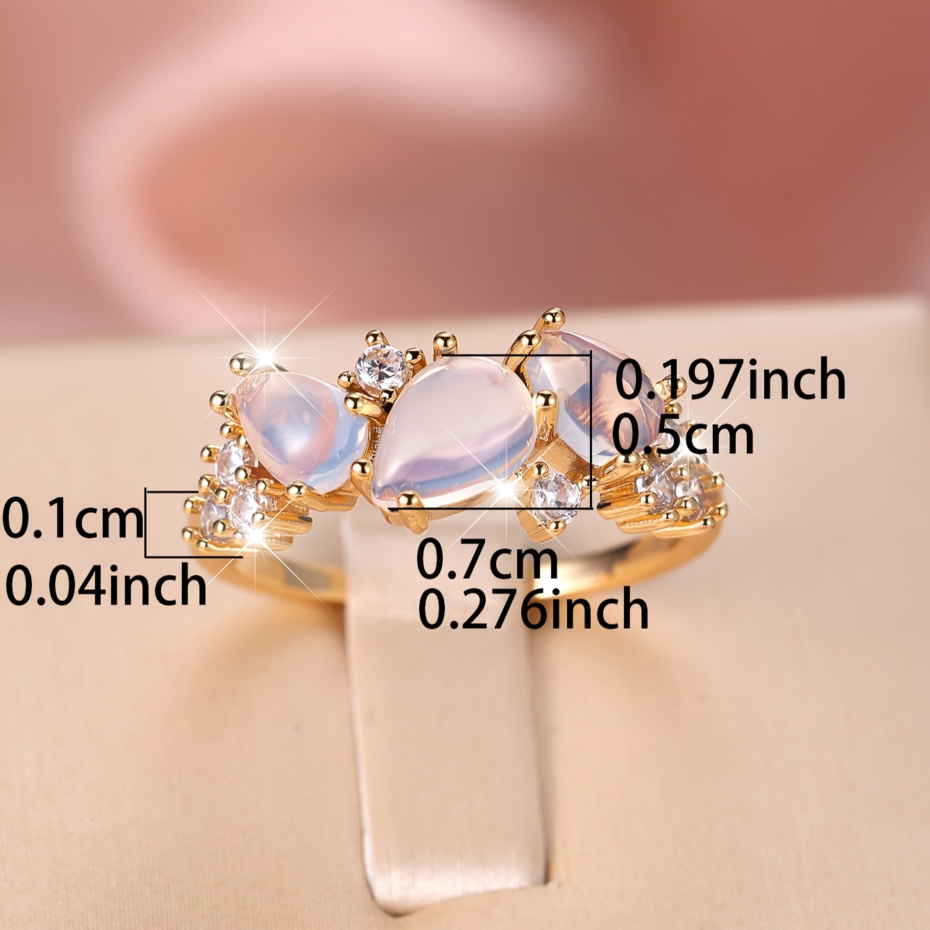 טבעת וינטג' בוהמית לנשים מדגם ANGOL עם שלוש אבנים, אבן ירח סינתטית לבנה וקריסטלים, תכשיטים אלגנטיים בציפוי זהב לחתונות, יום האם, מתנת ולנטיין, לבוש יומיומי, אביזר חתונה | נגיעות נוצצות | אומנות איכותית