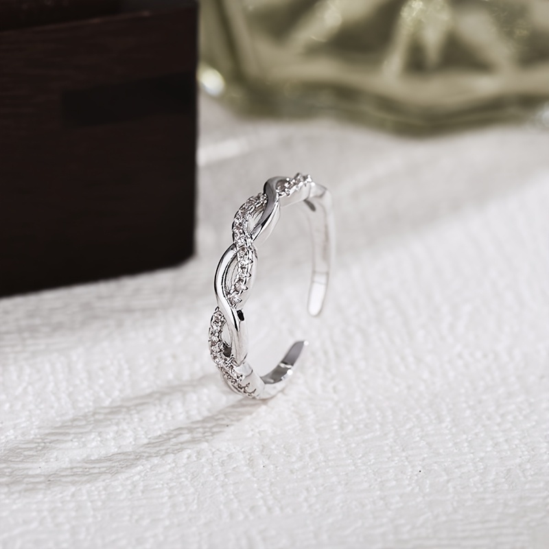 Diamond-Shaped Crisscross Ring, a Delicate And Luxurious Index Finger Ring, Uniquely Designed Minimalist Open Band Ring Accessory