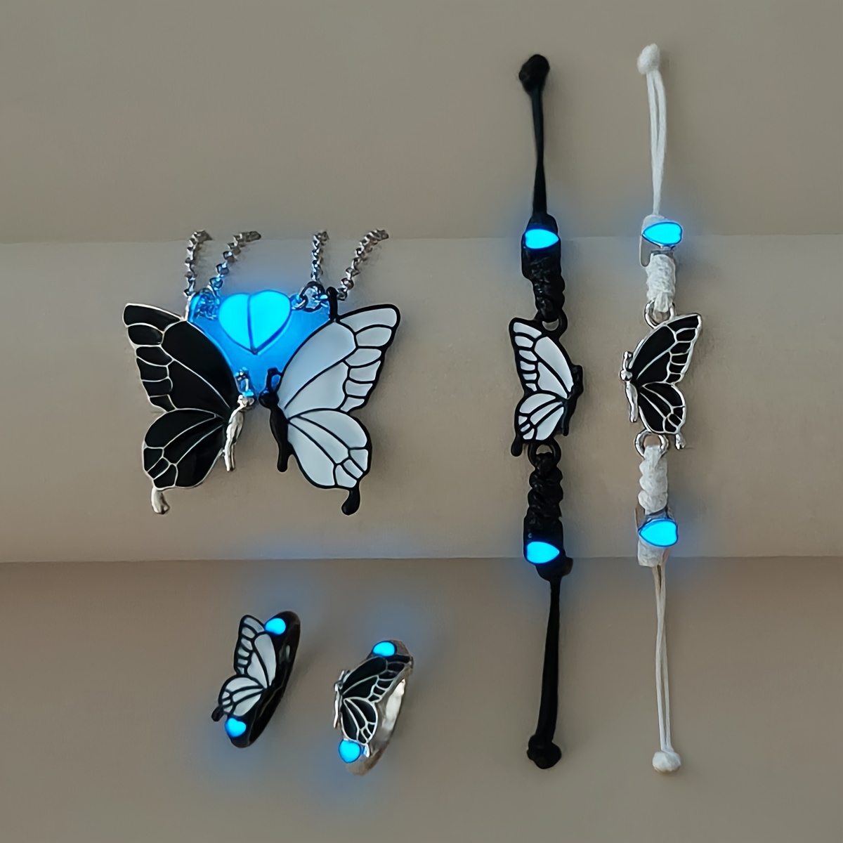 TEMU Ensemble de 6 pièces d'accessoires lumineux de cœur et de papillon de dessin animé pour couples, comprenant des , bagues, bracelets et ensembles