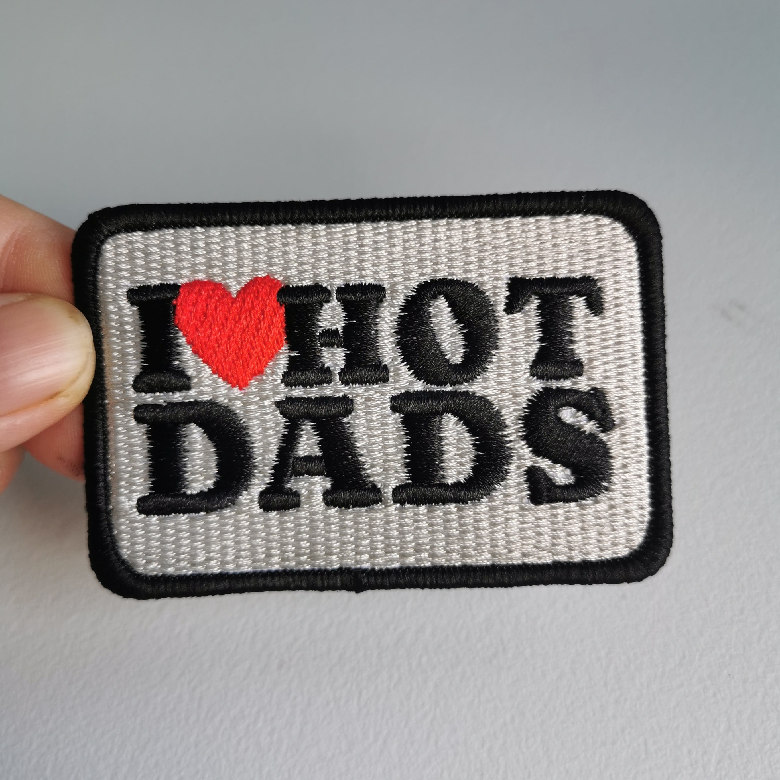 

1pcs Embroidered "i Love Hot Dads" Patch For Clothing And Accessories - Iron-on/sew-on Decorative Appliqué For Jackets, Hats, And Bags