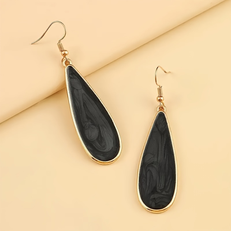 

Boucles d'oreilles pendantes longues en forme de goutte noire, style simple et élégant, bijoux en alliage de zinc, ornements d'oreille à porter au quotidien.