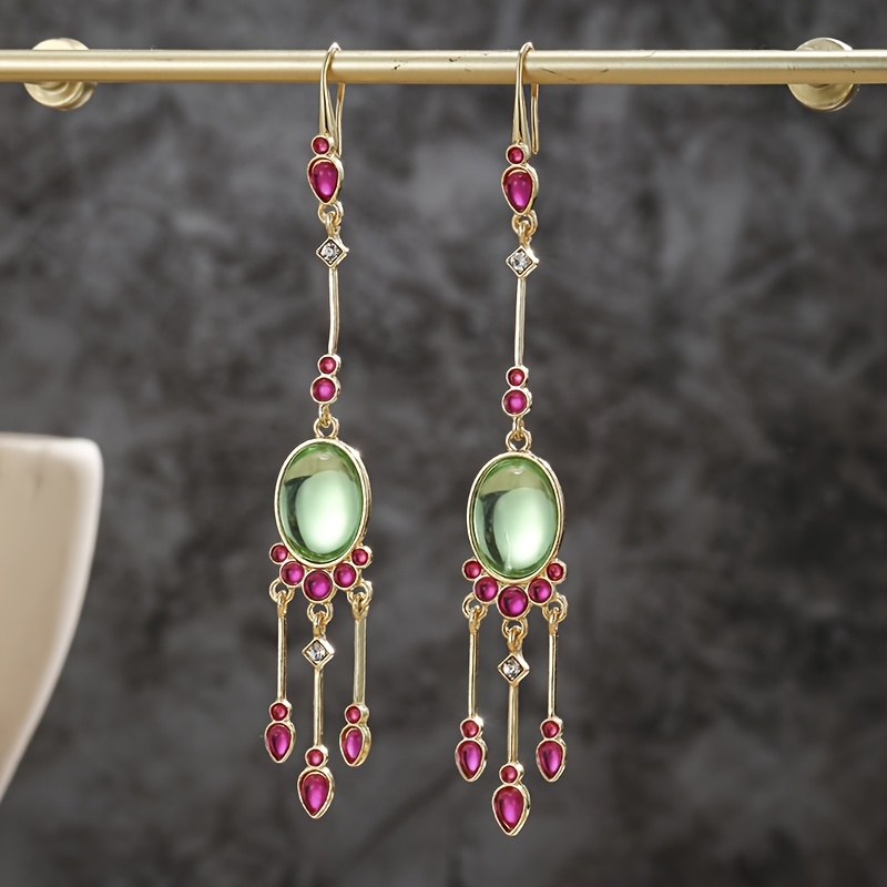 TEMU Un par de aretes largos de borlas exquisitos y de moda, con incrustaciones de circonita sintética verde, adecuados para ocasiones formales como