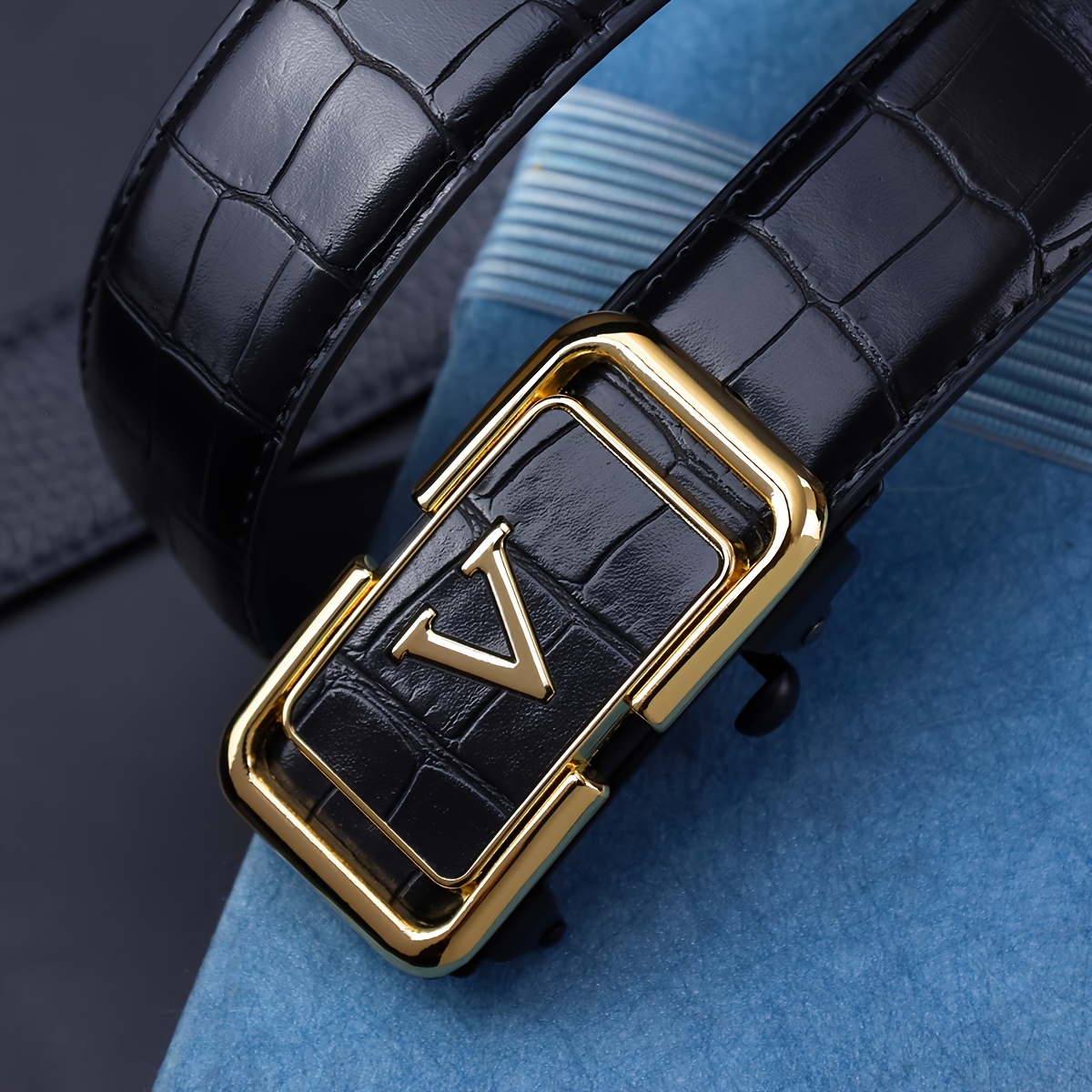 Ceinture Homme Luxe Boucle Automatique Ceinture pour hommes haut de gamme avec boucle automatique. Une ceinture élégante pour homme, adaptée aux occasions professionnelles, dégageant un charme séduisant. C