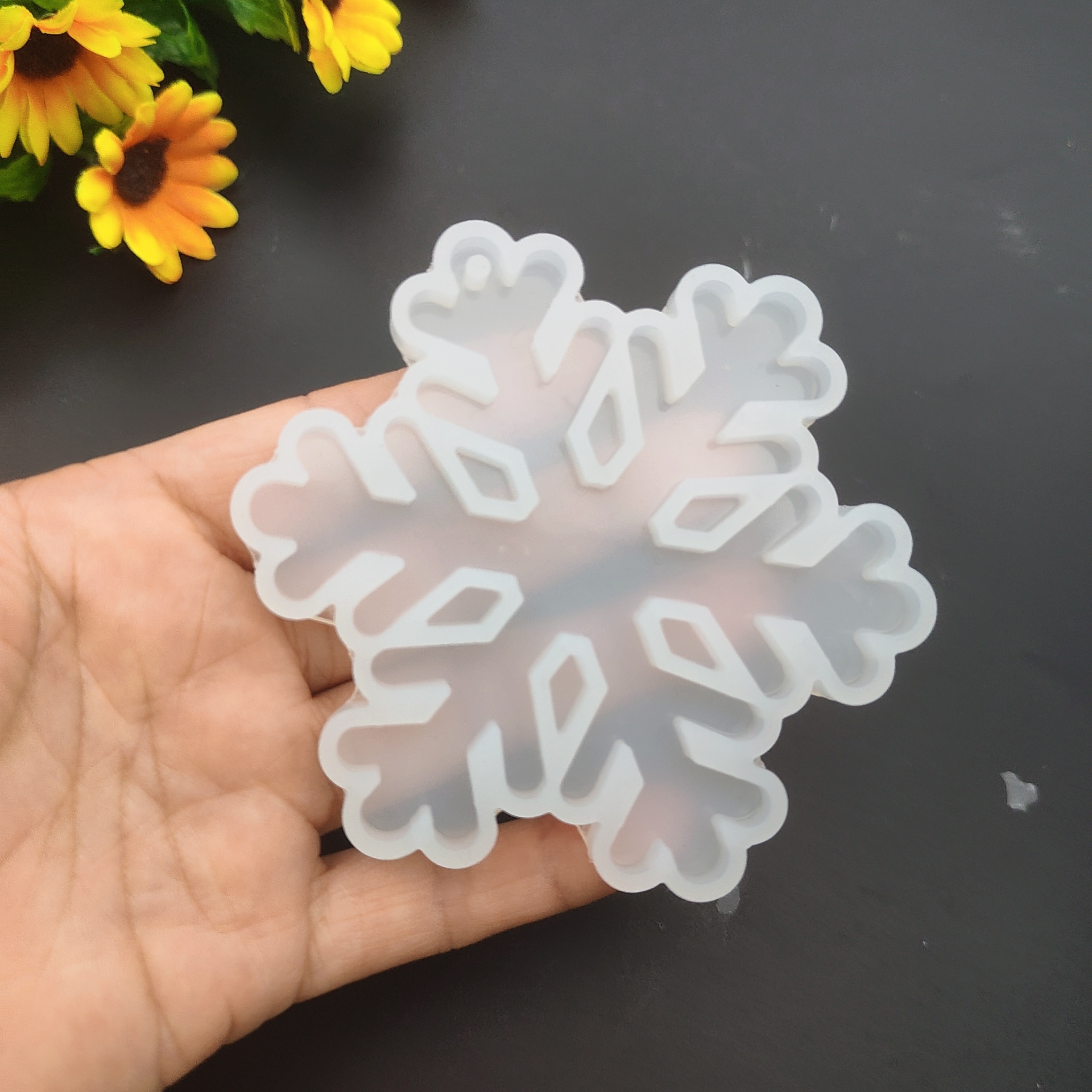 

Silicone Snowflake Resin Casting Mold For Keychain And Christmas Tree Decorations, Diy Crafts Jewelry Making Mold, Festive Irregular Shape Silicone Pendant Mold