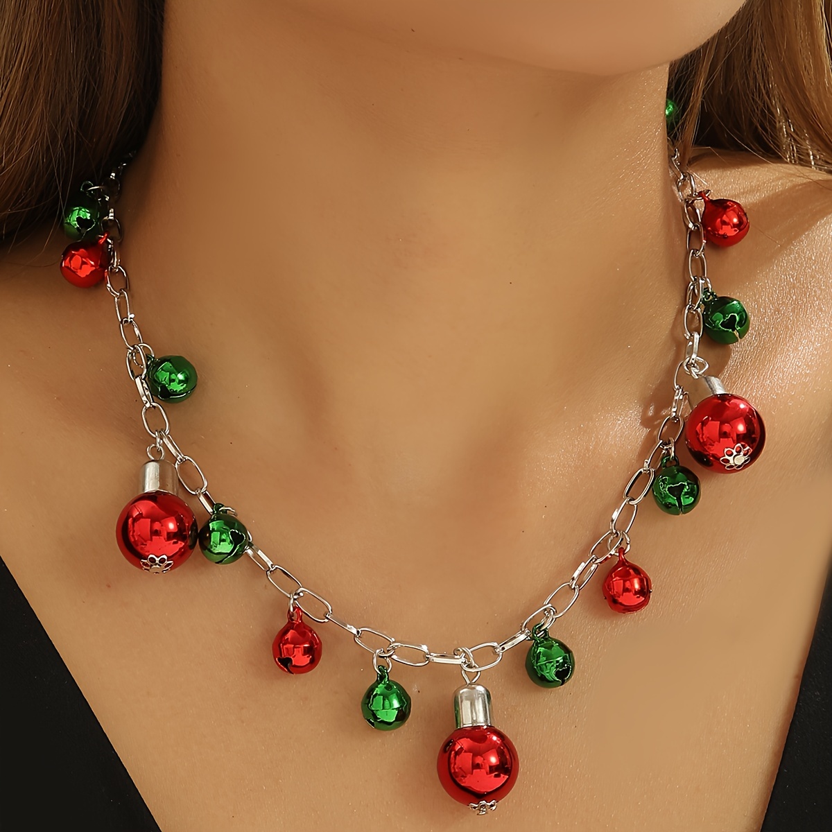 

Collier de charme de cloche de Noël et de bijou pour femmes, pendentif en résine plaqué UV classique et mignon, bijou de vacances de Noël festif pour la saison des fêtes