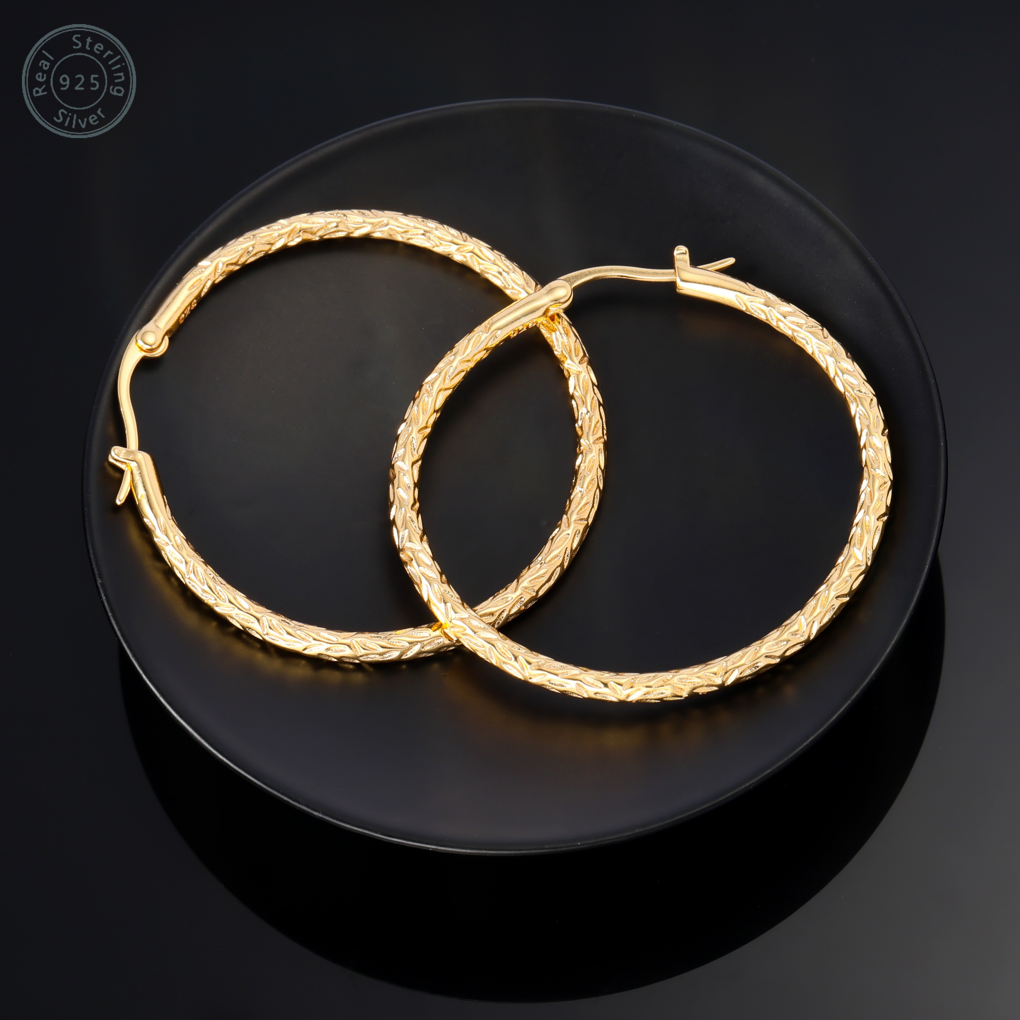 925 silver made fashionable engraved simple circle earrings fashionable and simple suitable for daily wear parties weddings perfect gift for wife girlfriend       with a high quality gift box Product details 1