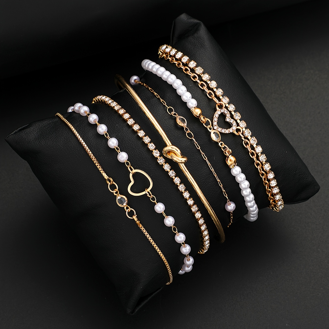 

Ensemble de 8 Bracelets Élégants et Chic avec Perles & Strass - Chaîne Dorée & Designs à Perles, Idéal pour , les Fêtes, les - Accessoire Polyvalent, Cadeau pour les Vacances & Spéciales