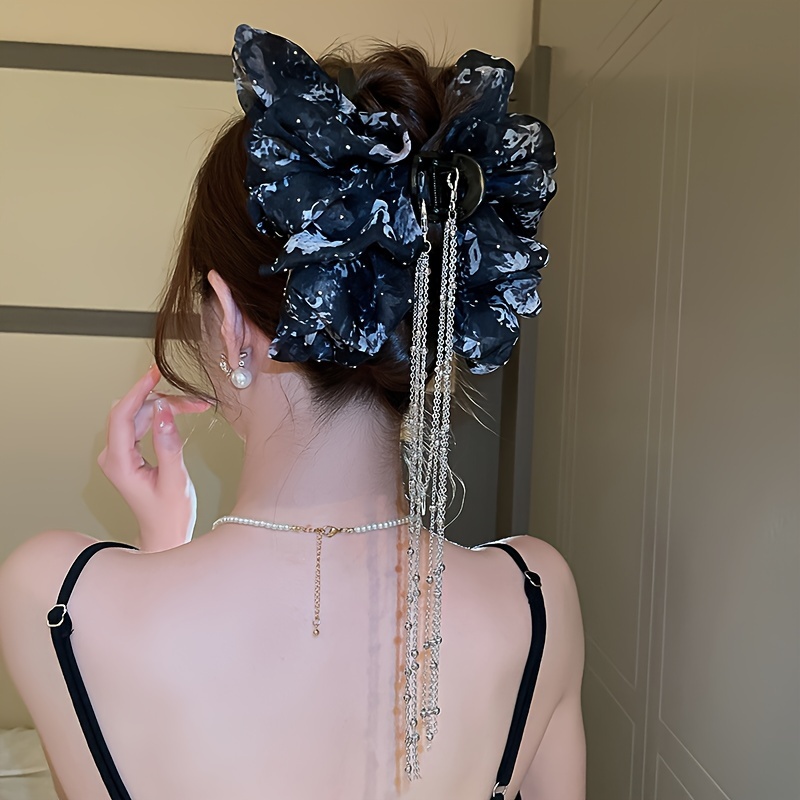 A Bowknot Mesh Chain Round Ball Tassel Hair Clip (claw Clip)