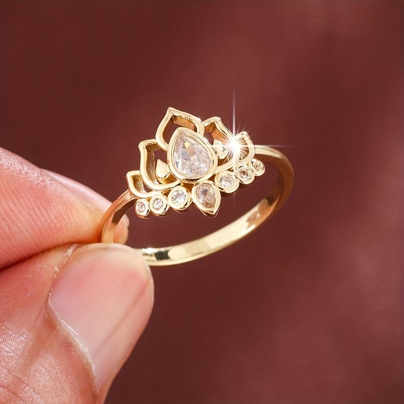 Women's Fresh Lotus Shape Ring Inlaid with Synthetic Zirconia