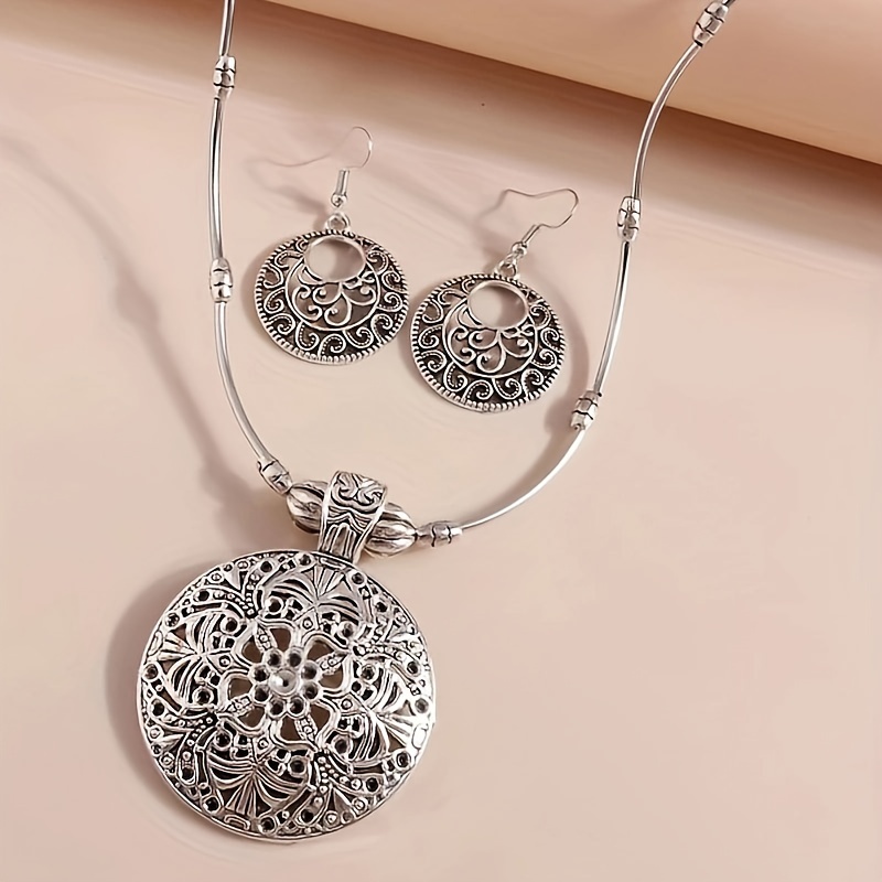 

Vintage Style Necklace & Earrings Jewelry Set Decoration, Hollow Carved Large Disk Necklace Earrings Female Ornament