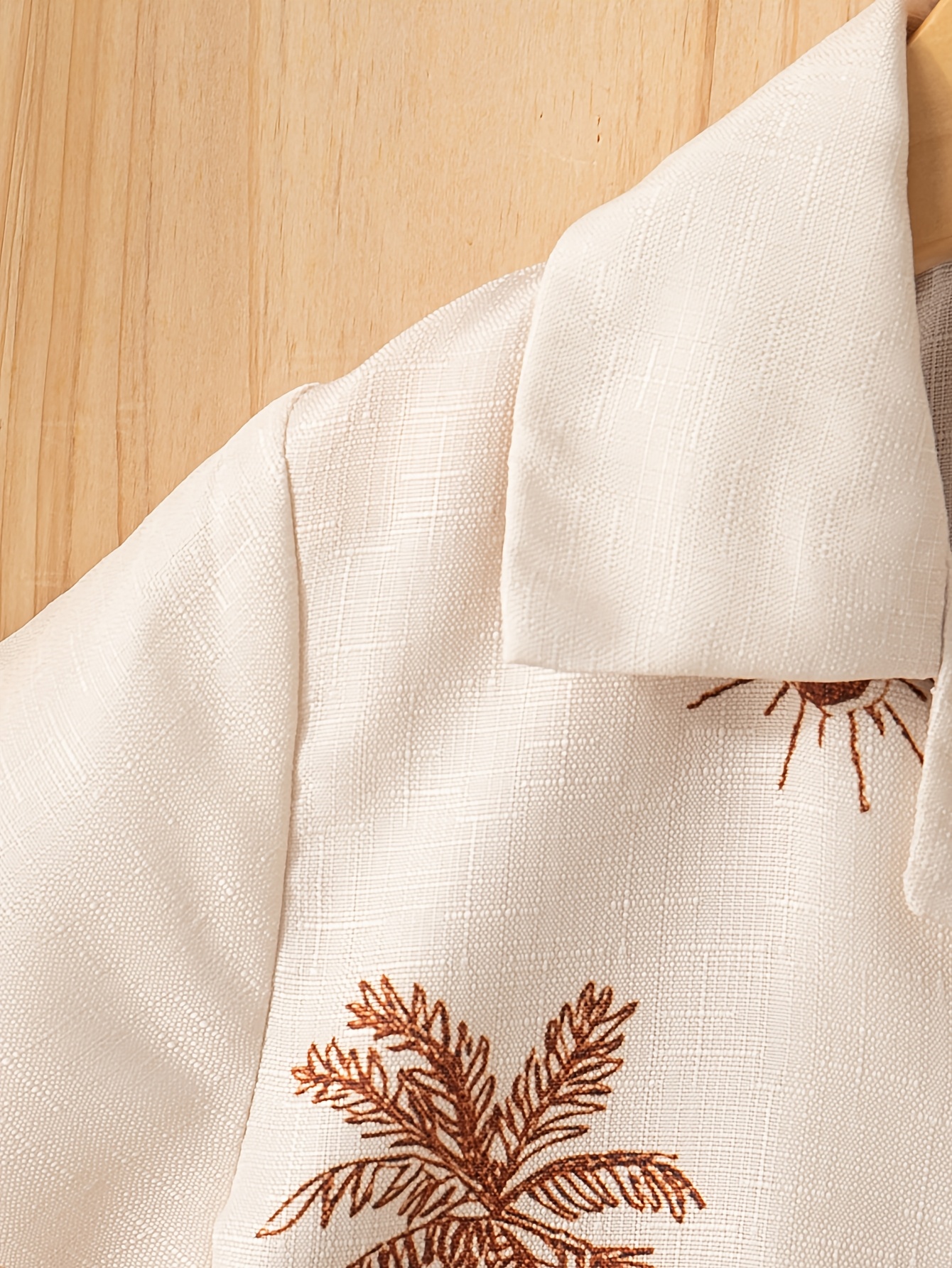 Boys' Short-Sleeved Shirt with Turned-Up Collar and Shorts Set in Vacation Style