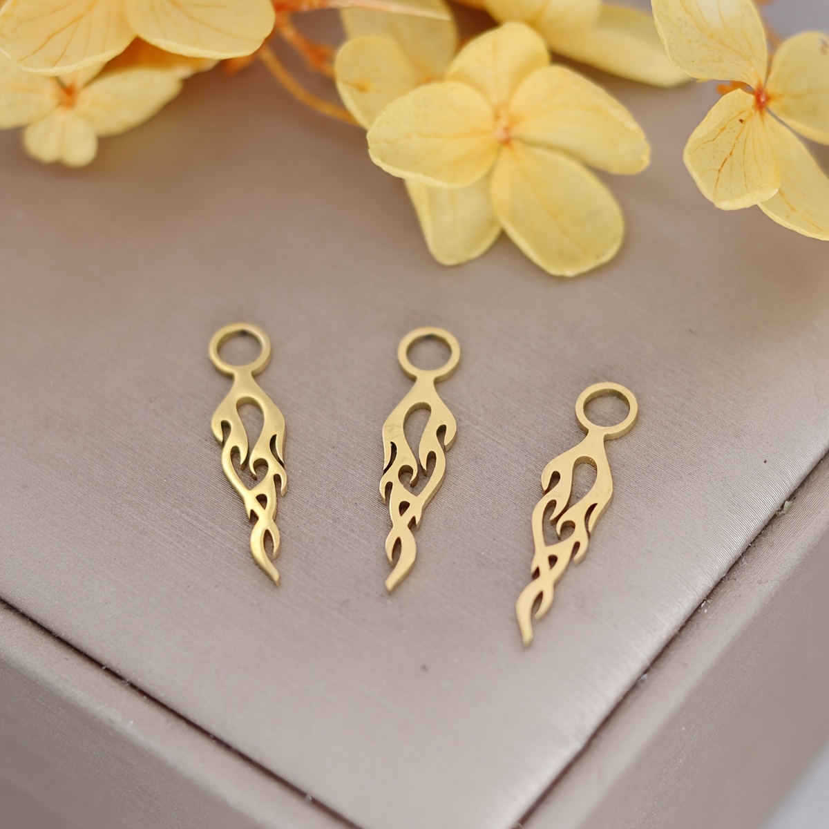TEMU 3 stuks Vlam- en Vuurvormige Hangers Accessoires RVS Bedels Benodigdheden voor het Maken van Sieraden voor Oorbellen Kettingen DIY Handgemaakt