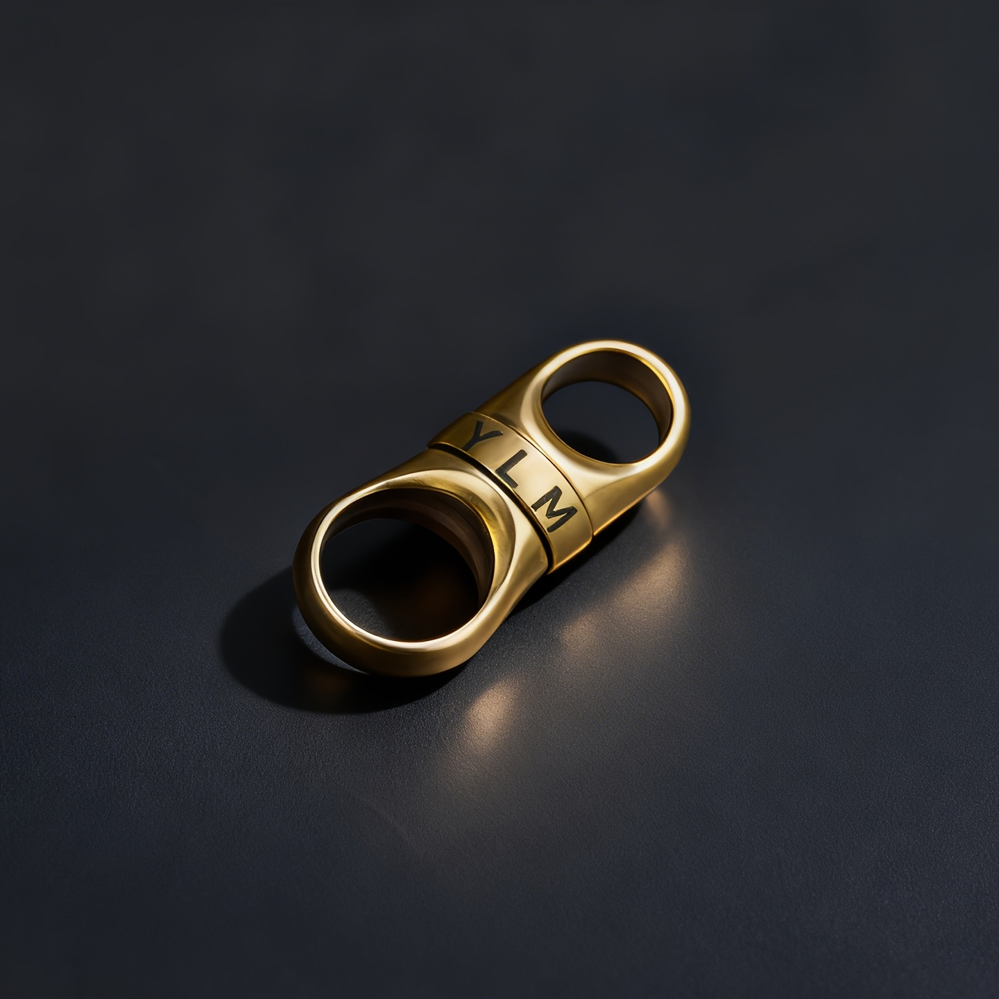 TEMU 【商品名】銅製 ユニバーサルト 真鍮製キーホルダー アクセサリー ユニバーサルバックル レトロ メンズ カーキーリング 360度回転