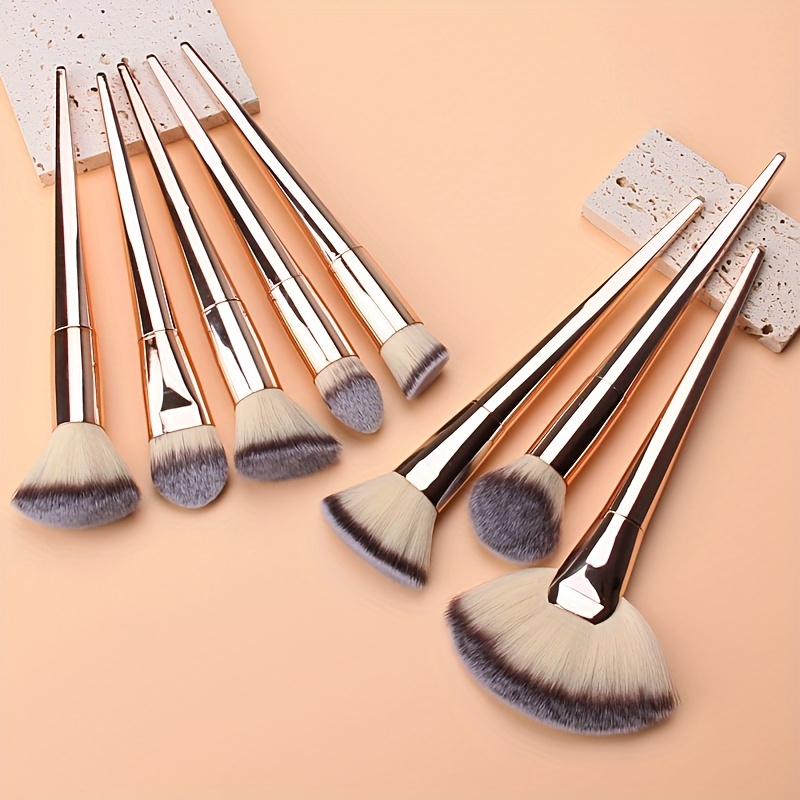 

Premium Makeup Brush - Champagne Color, Fan Shape Highlighter Brush Powder Brush - Suitable For Beginners And Professional Makeup Artists