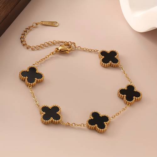 the 2025 premium fashion clover bracelet from stainless steel daily wear throughout the year