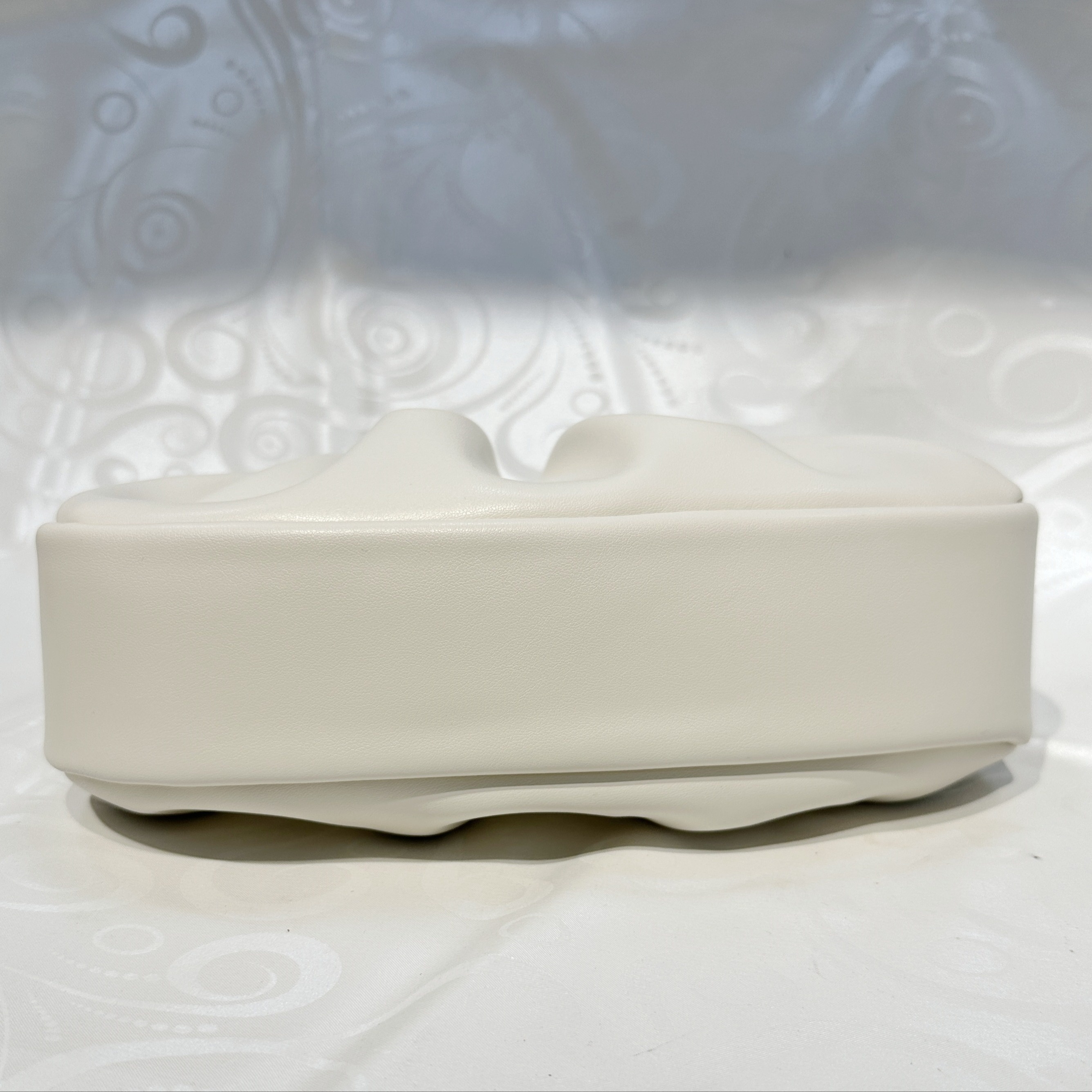 Elegant White Pleated Cloud Satchel - PU Leather Underarm Shoulder Bag, Magnetic Closure, Polyester Lined, Guangzhou Crafted