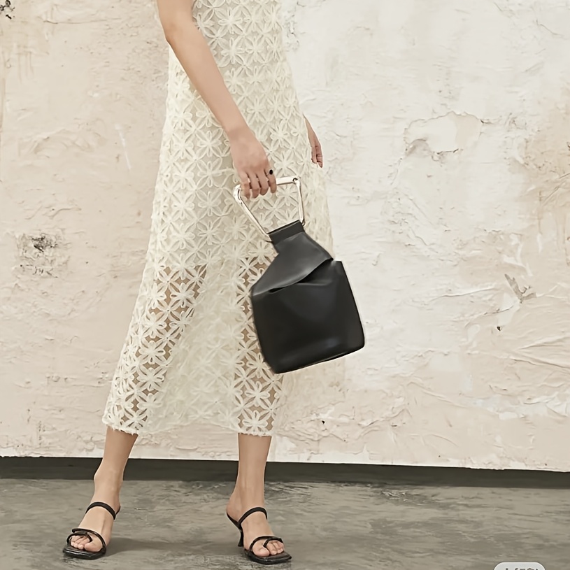 American Designer Irregular Women'S Handbag, New Summer Fashionable Bucket Bag, Women'S Fashionable And Unique Acrylic Tote Bag.