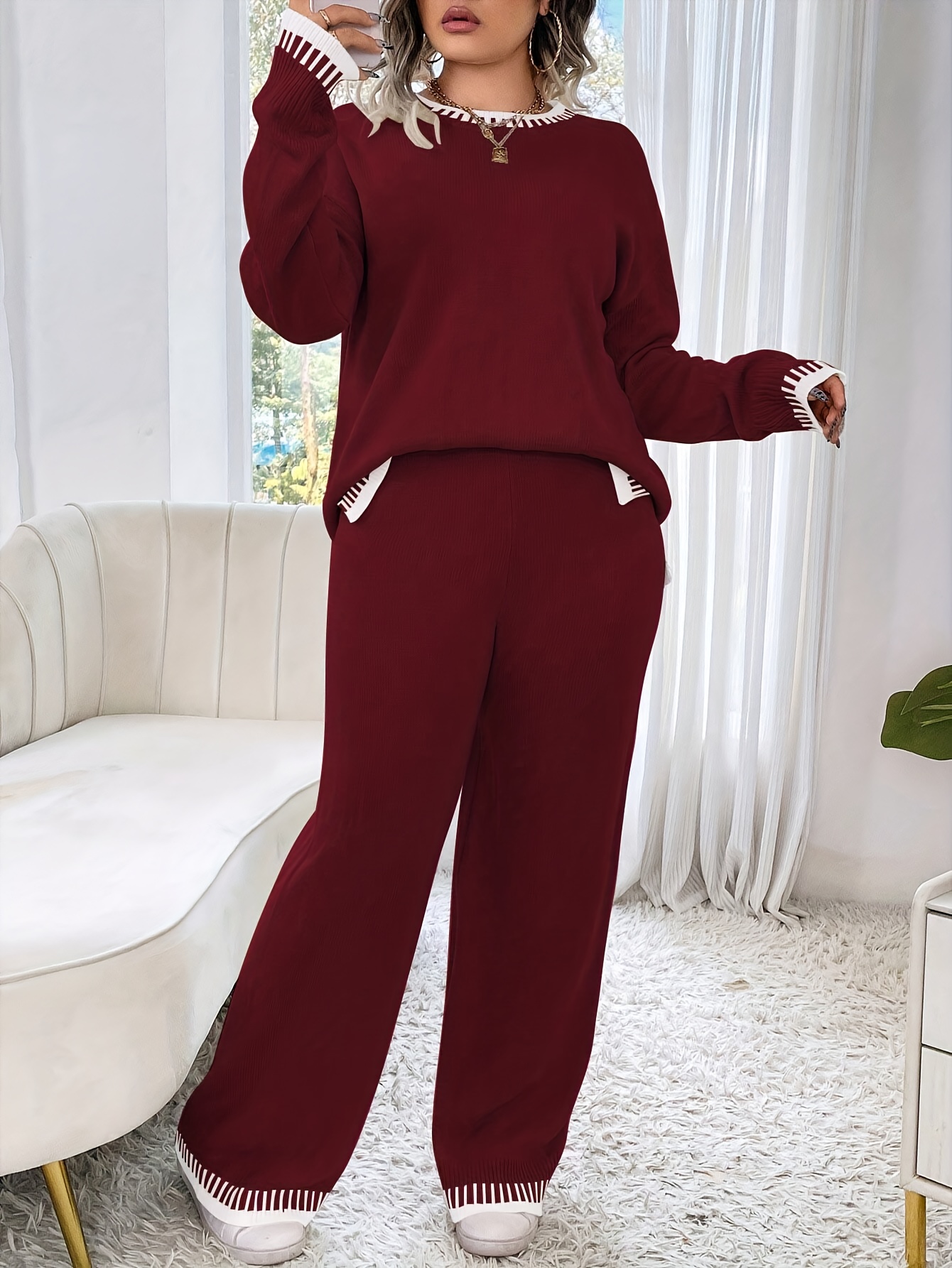Plus Size Damen Outfit mit braunem Colorblock Sweater und Hose – Rundhals, Langarm, Stretch