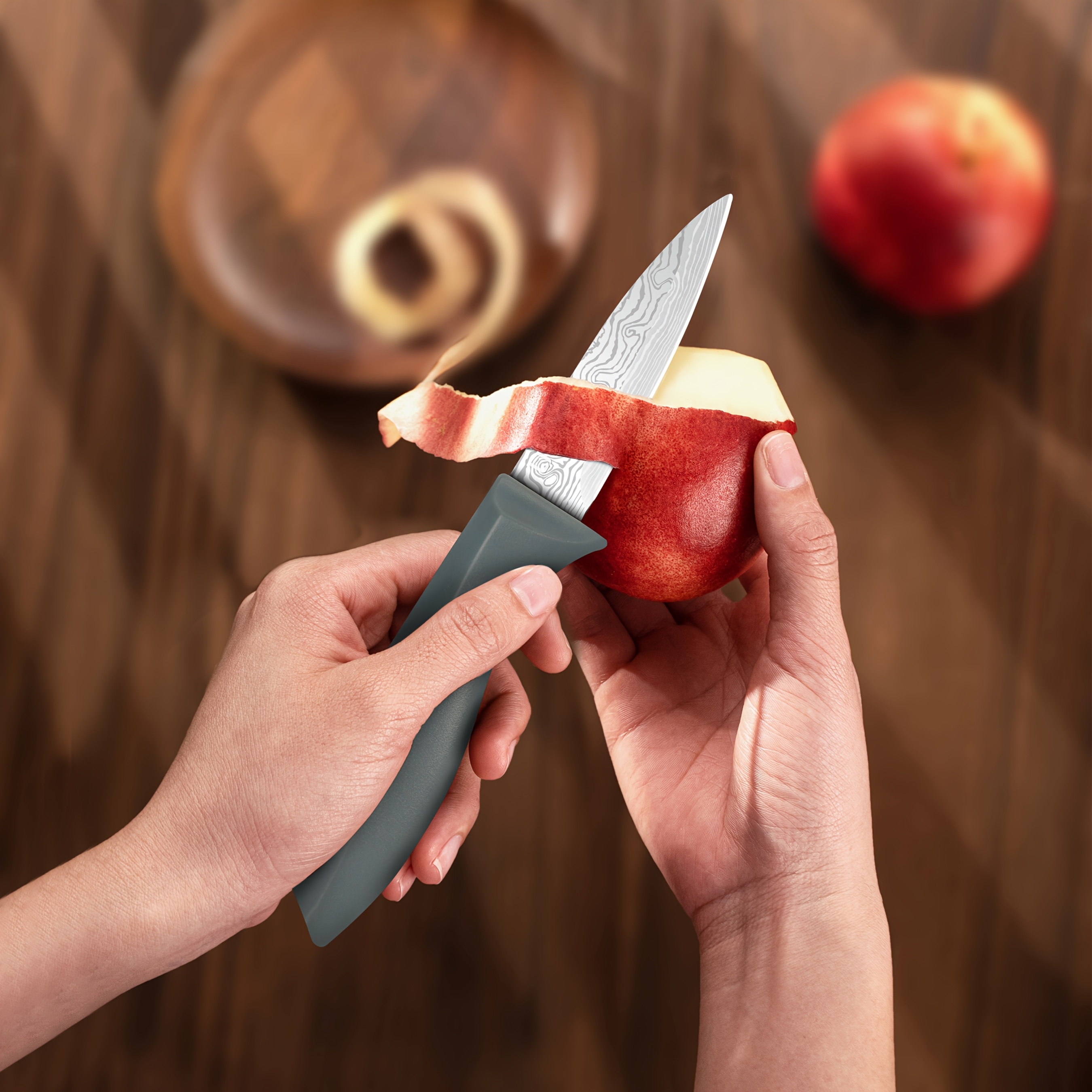 Damascus Patterned Stainless Steel Knife Set, Professional Kitchen Knife Collection, Chef'S Knife, Slicing Knife, Peeler, And Scissors, Made of High-Carbon Stainless Steel with Ultra-Sharp Blades, Featuring Non-Stick Ergonomic ABS Handles, Perfect for Home Use, Travel, And As a Gift Set.