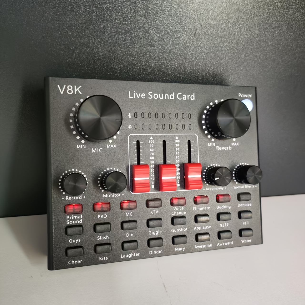 Професионален аудио интерфейс Live Sound Card V8K с напрежение под 36V, с USB кабел за зареждане и вградена 18650 литиева батерия за преносимост - идеален за външно стрийминг, запис, озвучаване и пеене