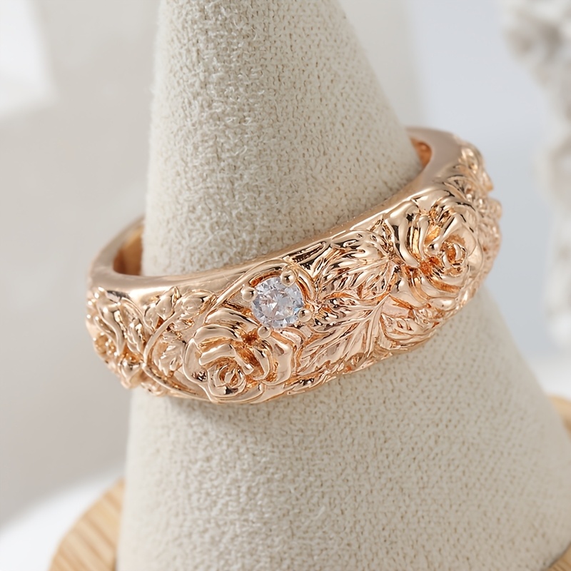 Women's Bohemian Floral Leaf Pattern Ring with Synthetic Zirconia