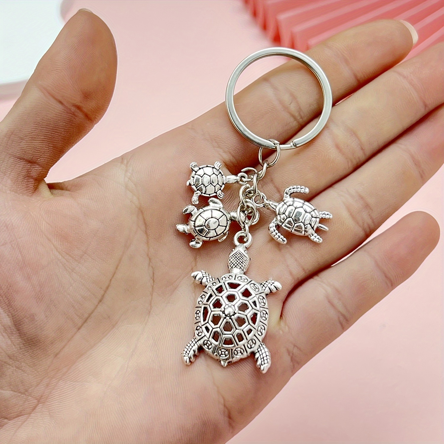 1pc Elegant Turtle Keychain For Men: Stylish, Durable Accessory - Gifting And Everyday Use