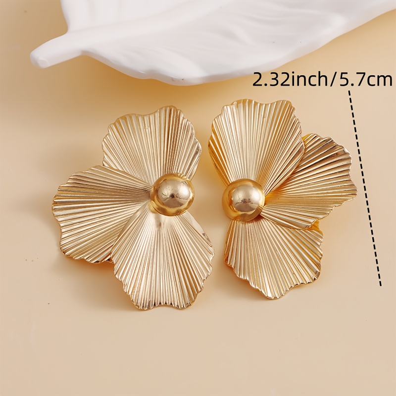 Women's Exaggerated Large Flower Stud Earrings, Light Luxury Design