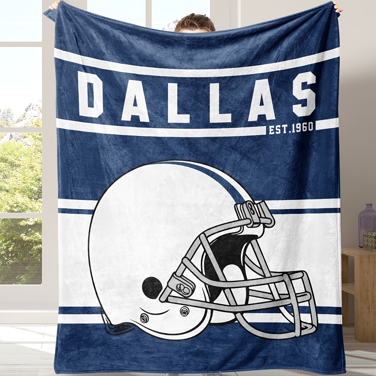 

[popular ] 1pc Dallas Football Helmet Flannel Fleece Blanket, Soft Comfortable Polyester Throw For Bed, Sofa, Office Nap, Camping - Machine Washable Chunky Knit Outdoor Blanket