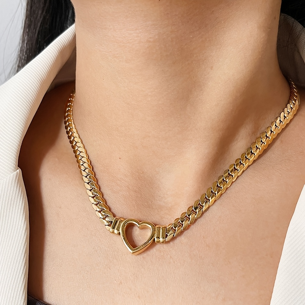 E-shop Eine modische und trendige 18K vergoldenete Edelstahl Kubanische Kette mit herzförmigem, hohlem Anhänger, gewebter Kette, vielseitige
