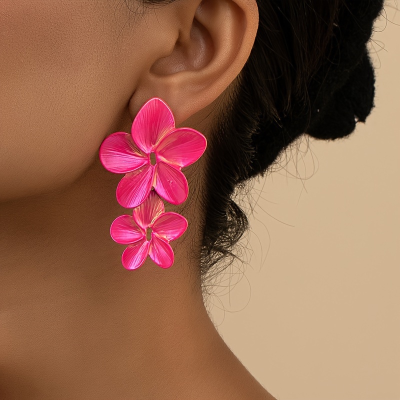 

A Pair Of Vintage- Metal Flower Earrings With A Unique And Exaggerated Design, Offering A High-end .